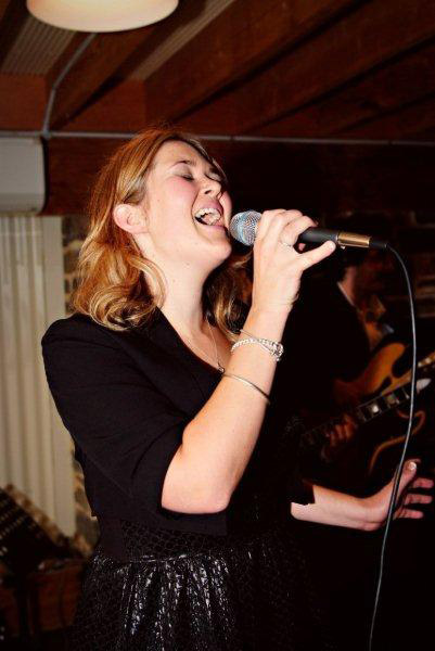 Wedding Singer Tara Lynch